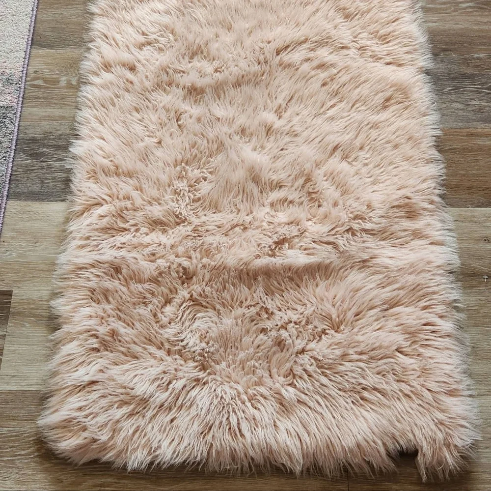 UGG Soft Blush Rug - Picture 4 of 4